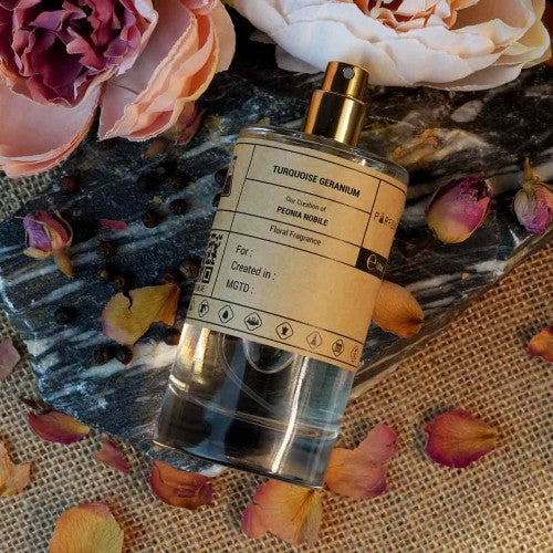 مستوحى من عطر اككوا دي بارما بيونيا نوبيلي